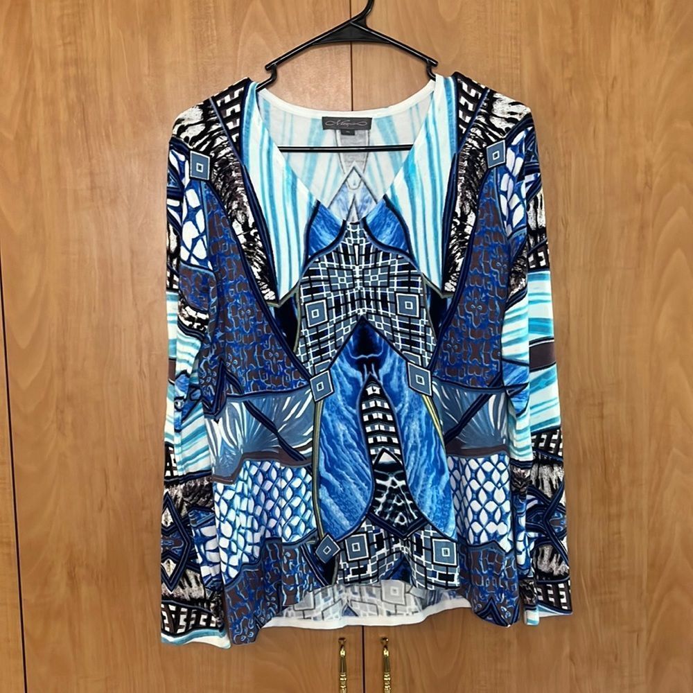 Metric XL long sleeve shirt. Blue, white and yellow print. V-Neck. Viscose/nylon